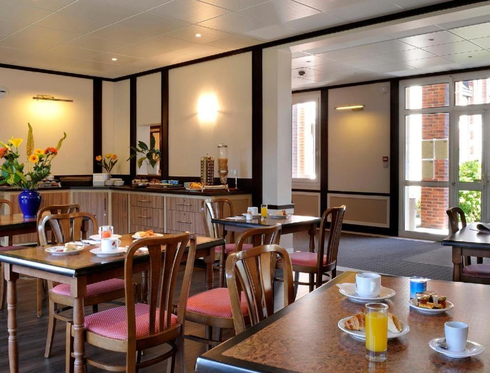 Logis Hotel Restaurant Du Labrador Saint-Benoit-sur-Loire ภายนอก รูปภาพ