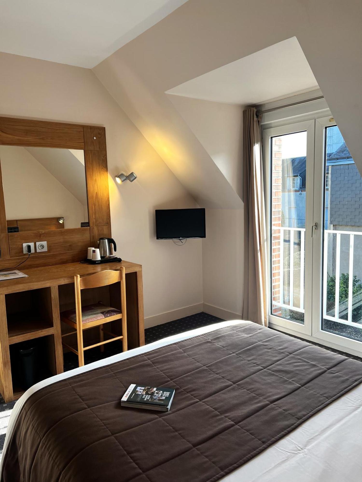 Logis Hotel Restaurant Du Labrador Saint-Benoit-sur-Loire ภายนอก รูปภาพ