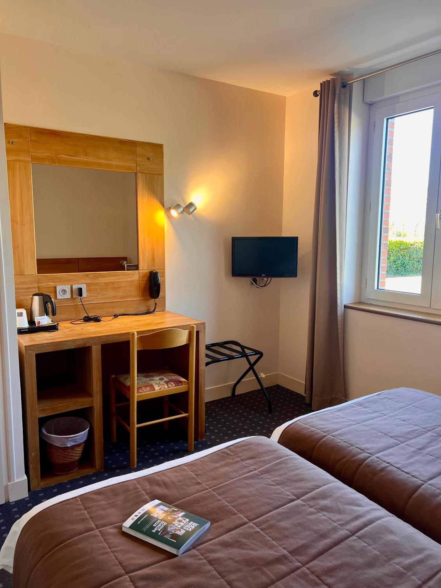 Logis Hotel Restaurant Du Labrador Saint-Benoit-sur-Loire ภายนอก รูปภาพ