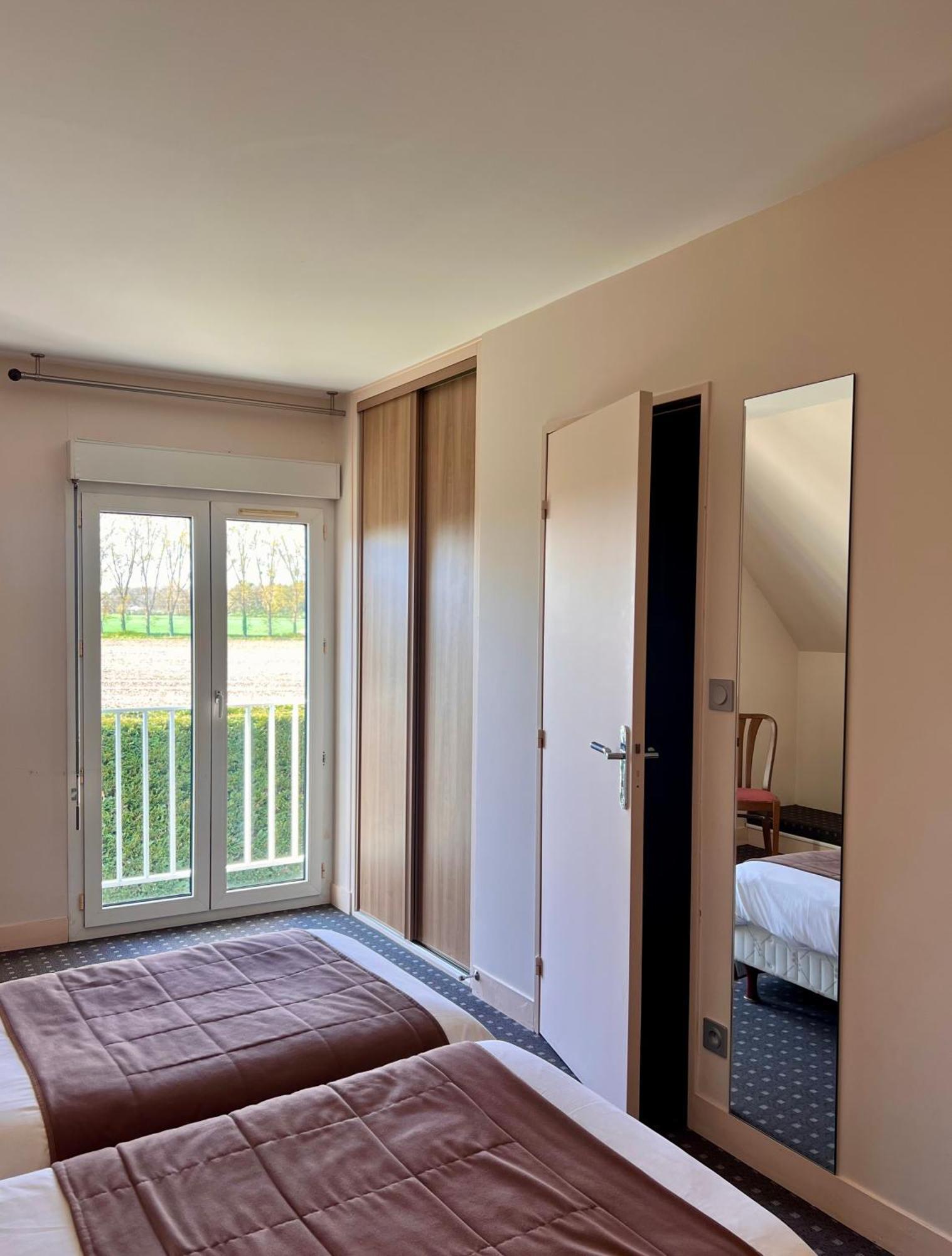 Logis Hotel Restaurant Du Labrador Saint-Benoit-sur-Loire ภายนอก รูปภาพ
