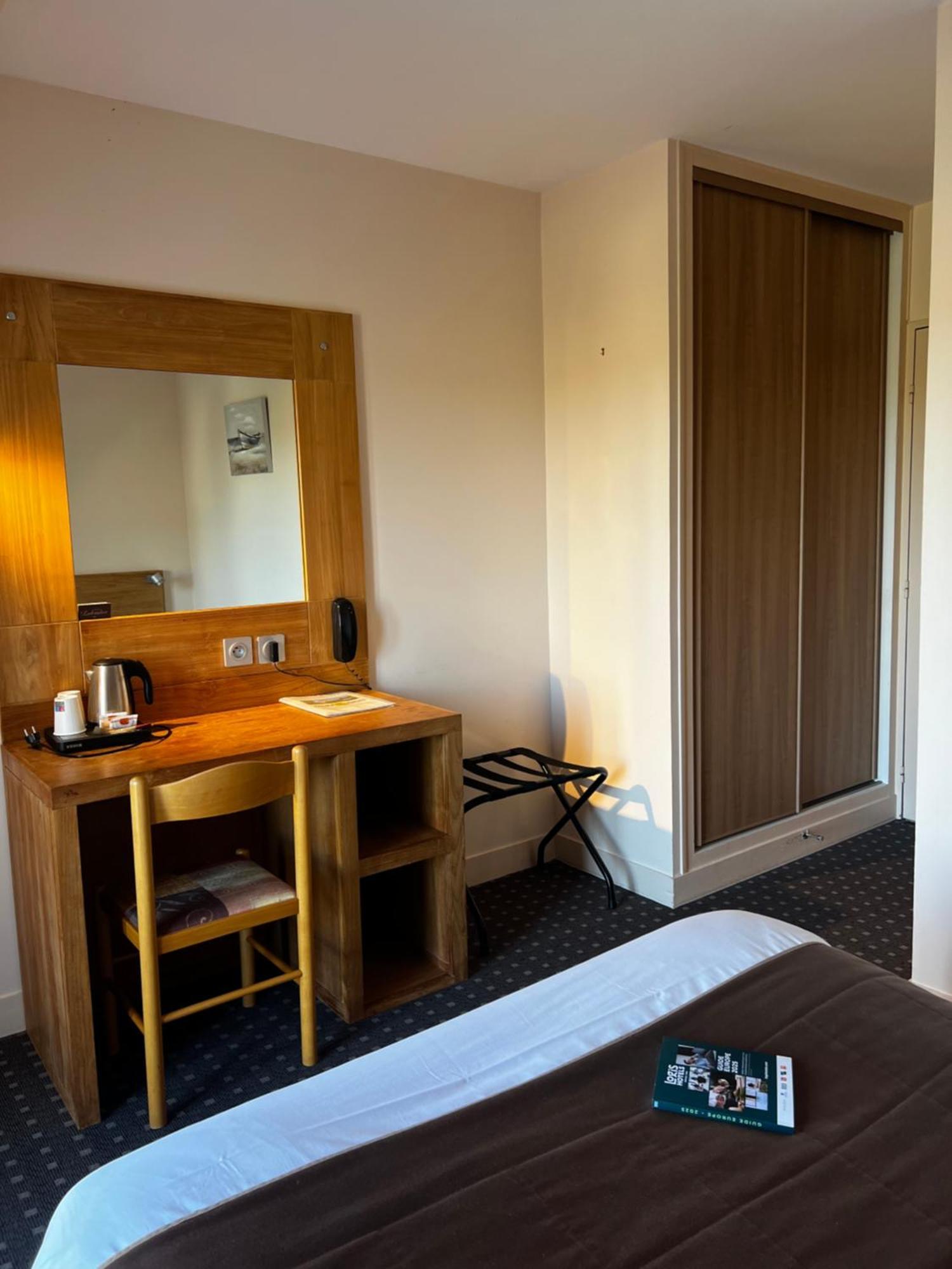 Logis Hotel Restaurant Du Labrador Saint-Benoit-sur-Loire ภายนอก รูปภาพ