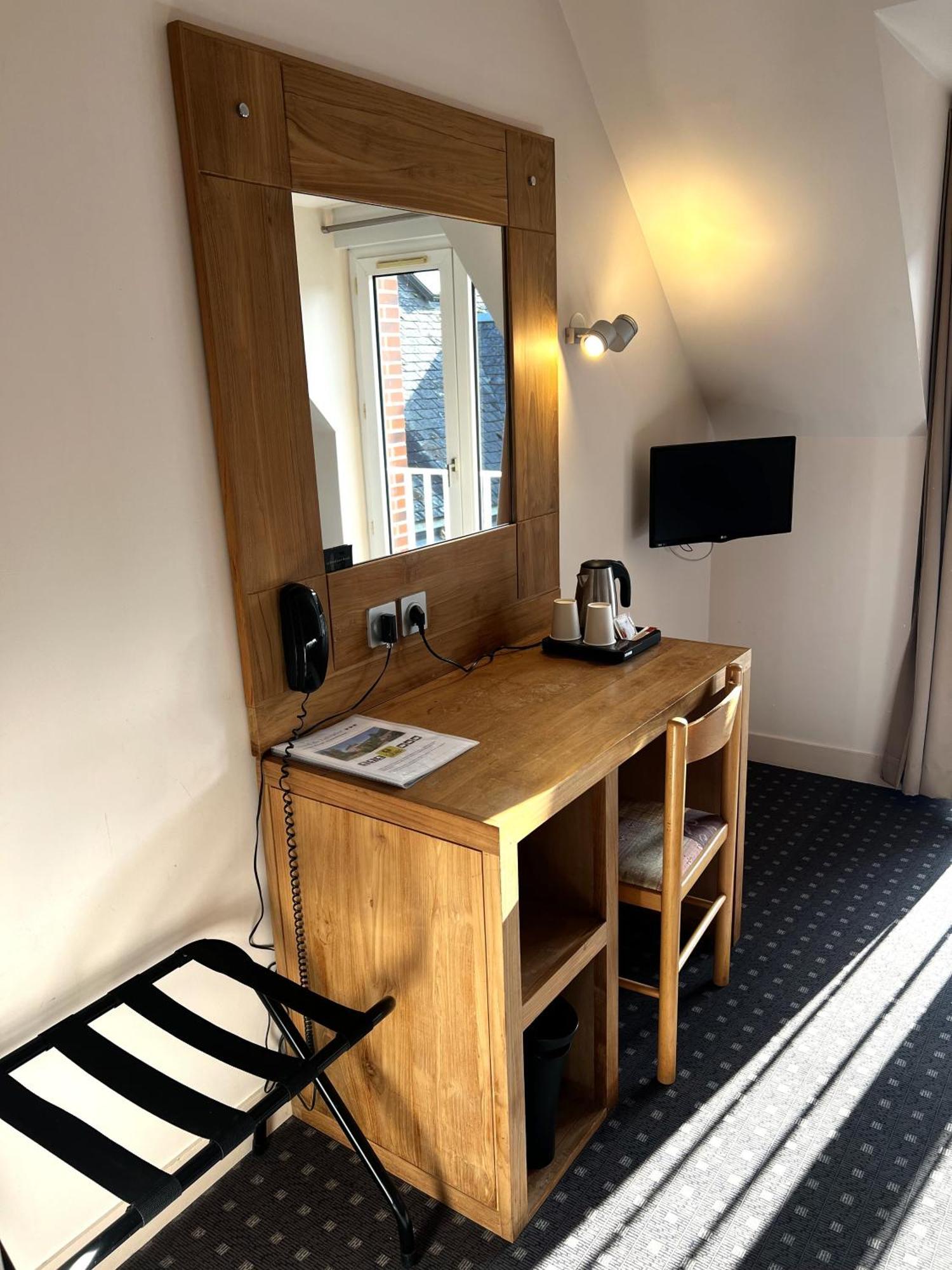 Logis Hotel Restaurant Du Labrador Saint-Benoit-sur-Loire ภายนอก รูปภาพ