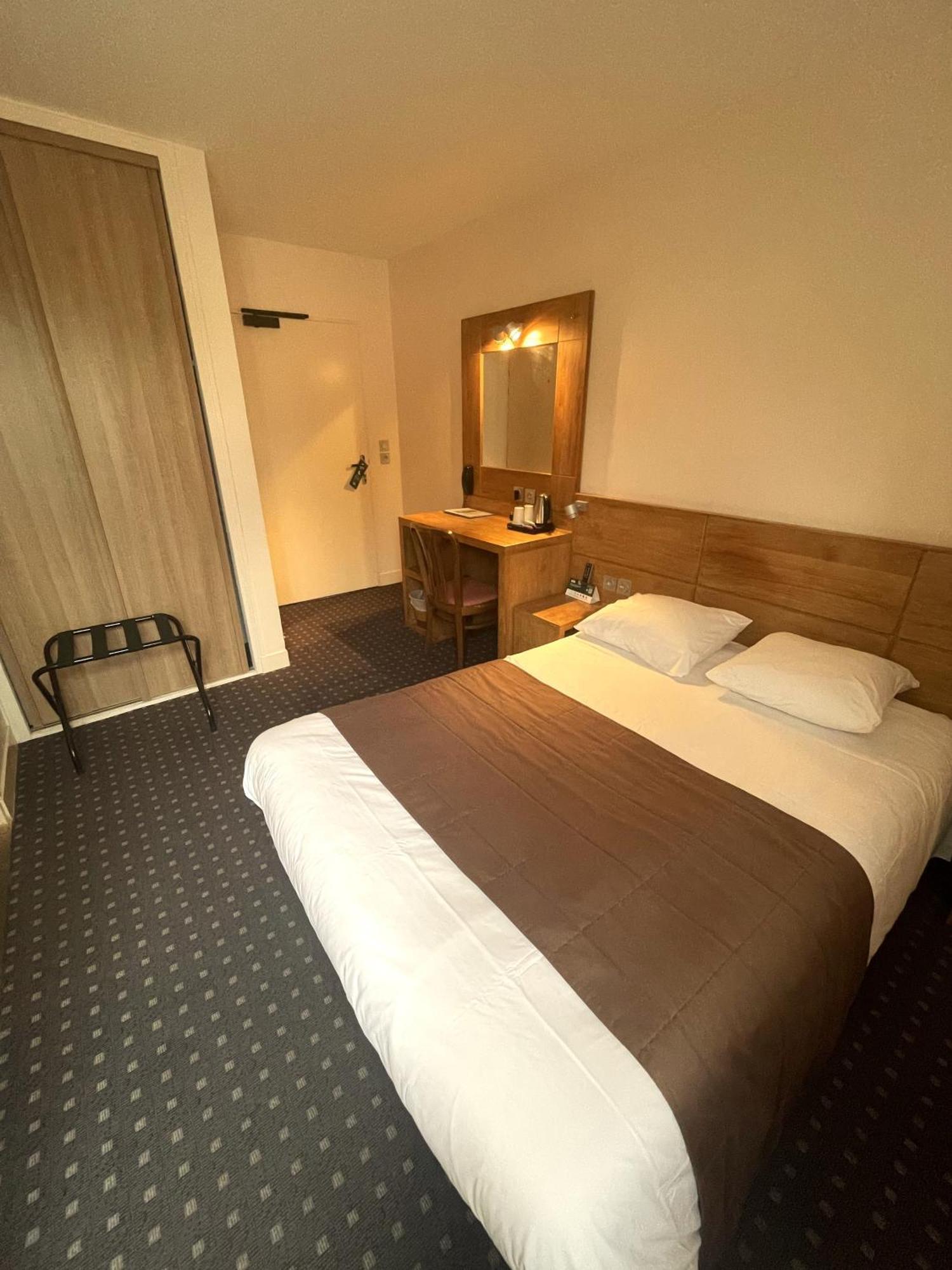 Logis Hotel Restaurant Du Labrador Saint-Benoit-sur-Loire ภายนอก รูปภาพ