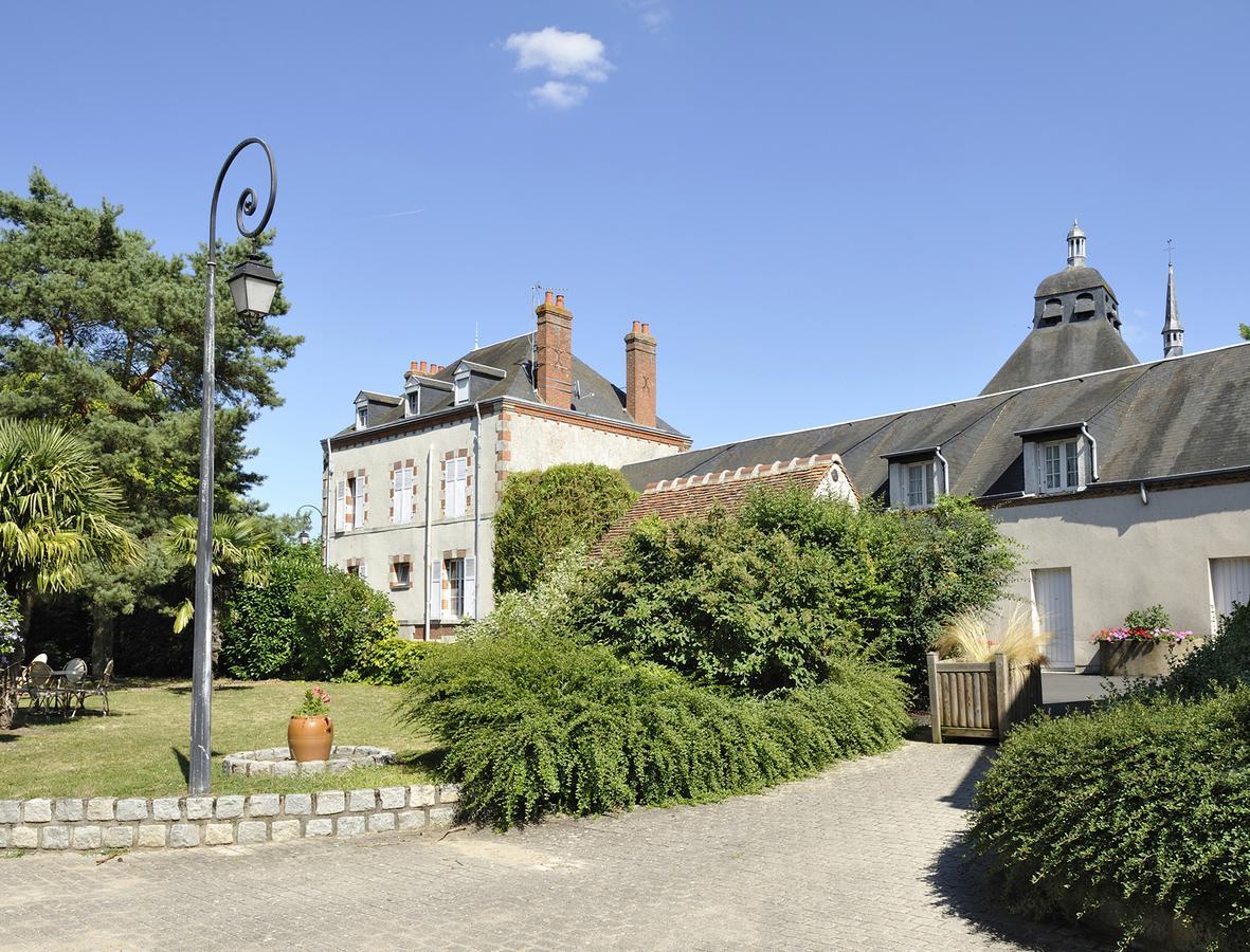 Logis Hotel Restaurant Du Labrador Saint-Benoit-sur-Loire ภายนอก รูปภาพ