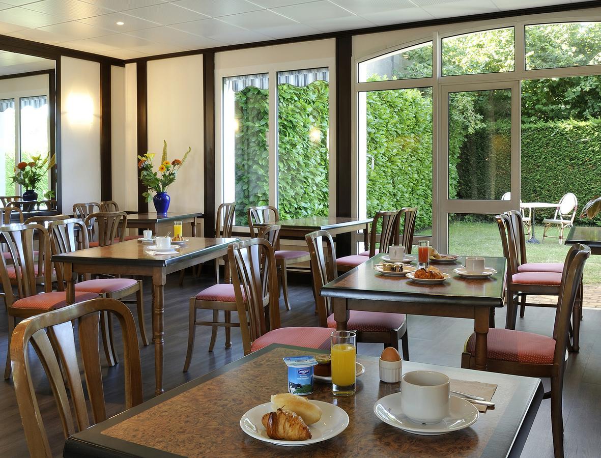 Logis Hotel Restaurant Du Labrador Saint-Benoit-sur-Loire ภายนอก รูปภาพ