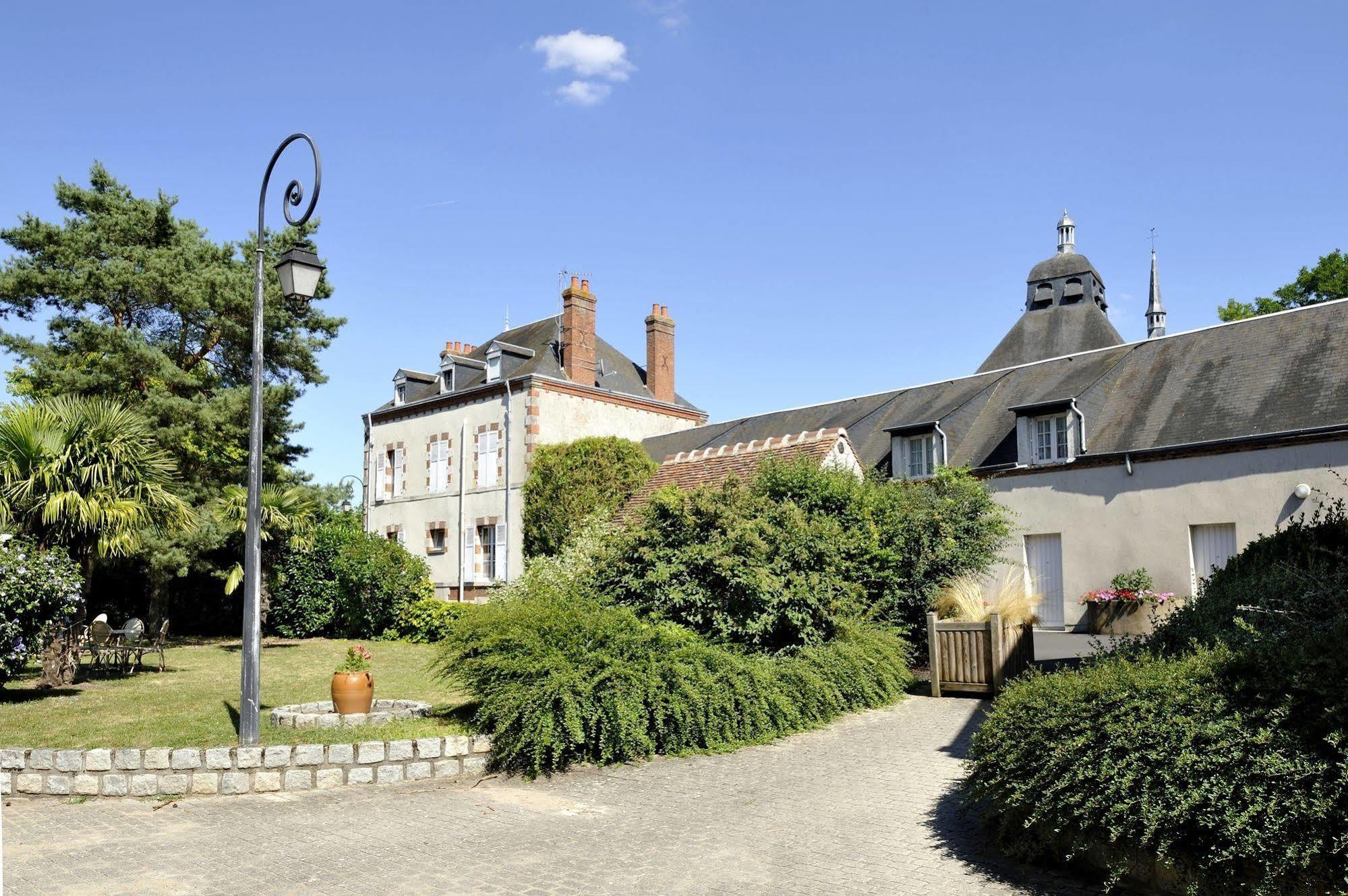 Logis Hotel Restaurant Du Labrador Saint-Benoit-sur-Loire ภายนอก รูปภาพ
