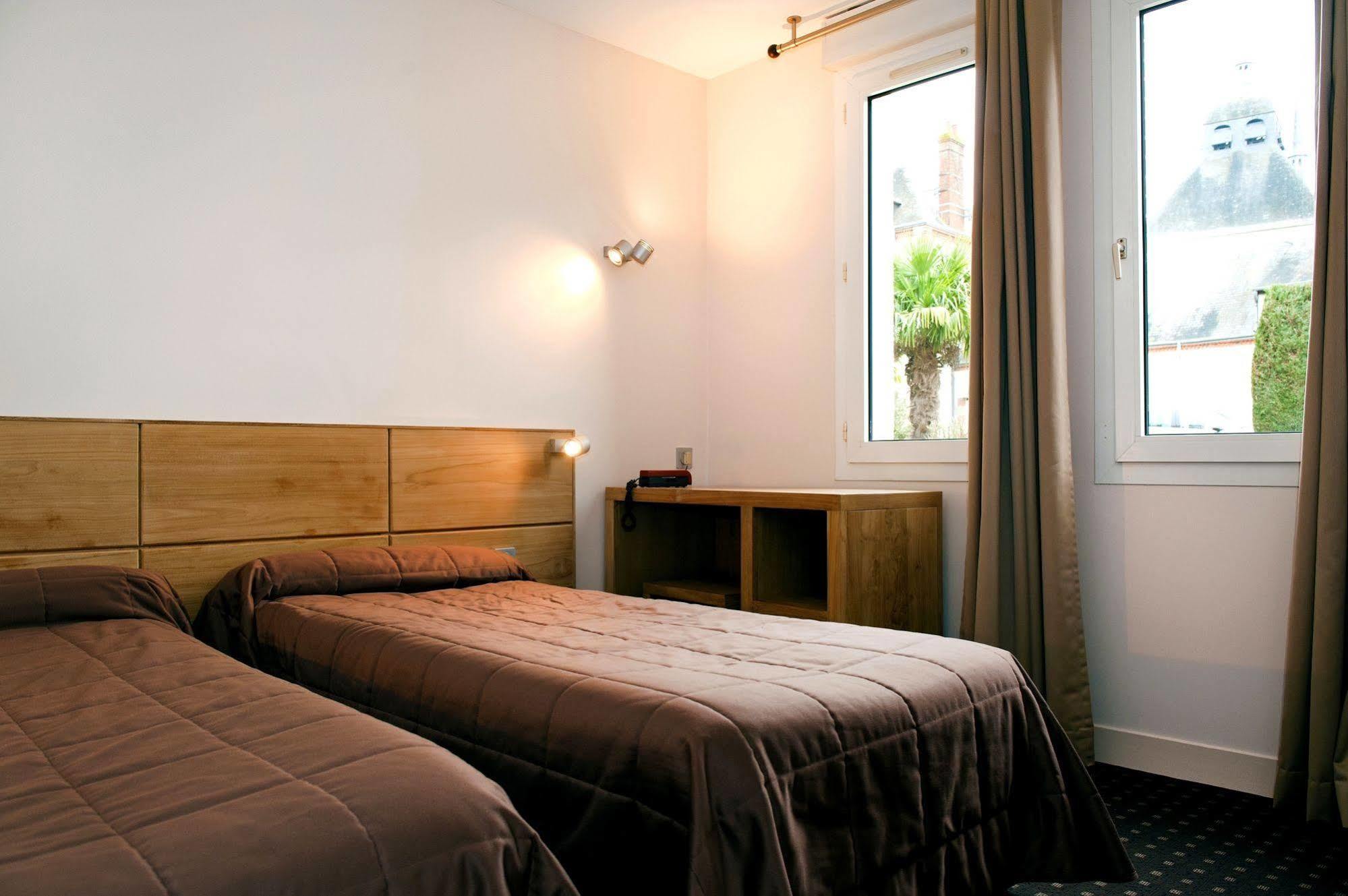 Logis Hotel Restaurant Du Labrador Saint-Benoit-sur-Loire ภายนอก รูปภาพ