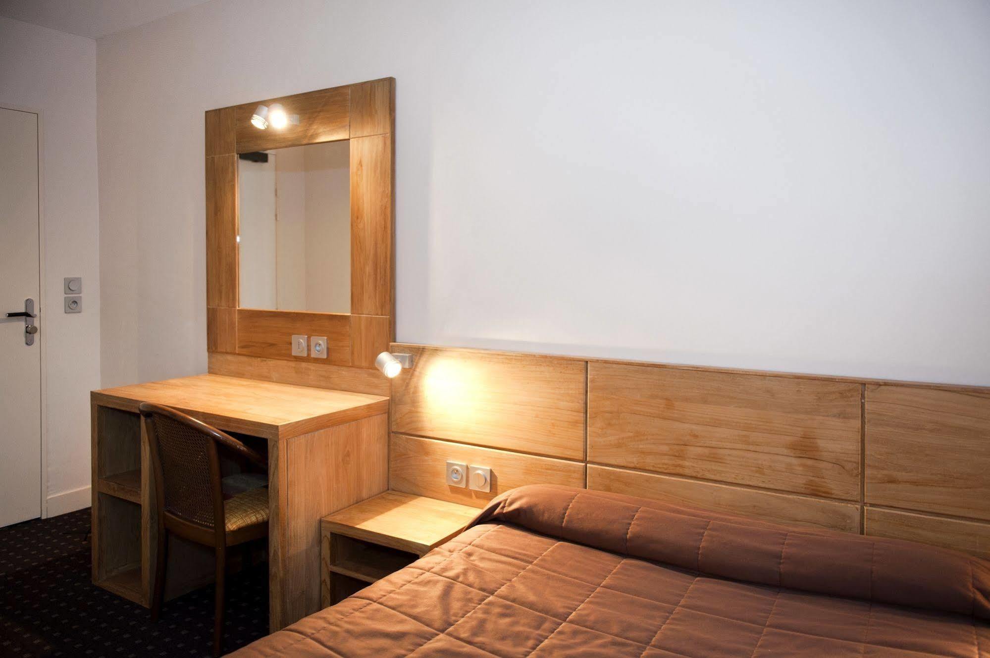 Logis Hotel Restaurant Du Labrador Saint-Benoit-sur-Loire ภายนอก รูปภาพ