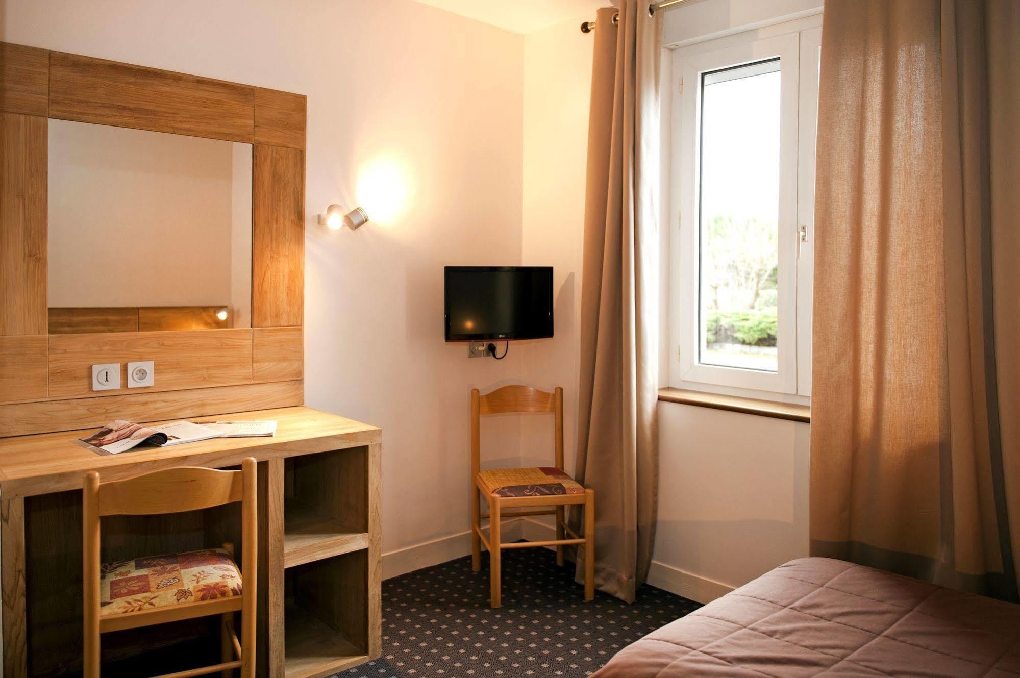 Logis Hotel Restaurant Du Labrador Saint-Benoit-sur-Loire ภายนอก รูปภาพ