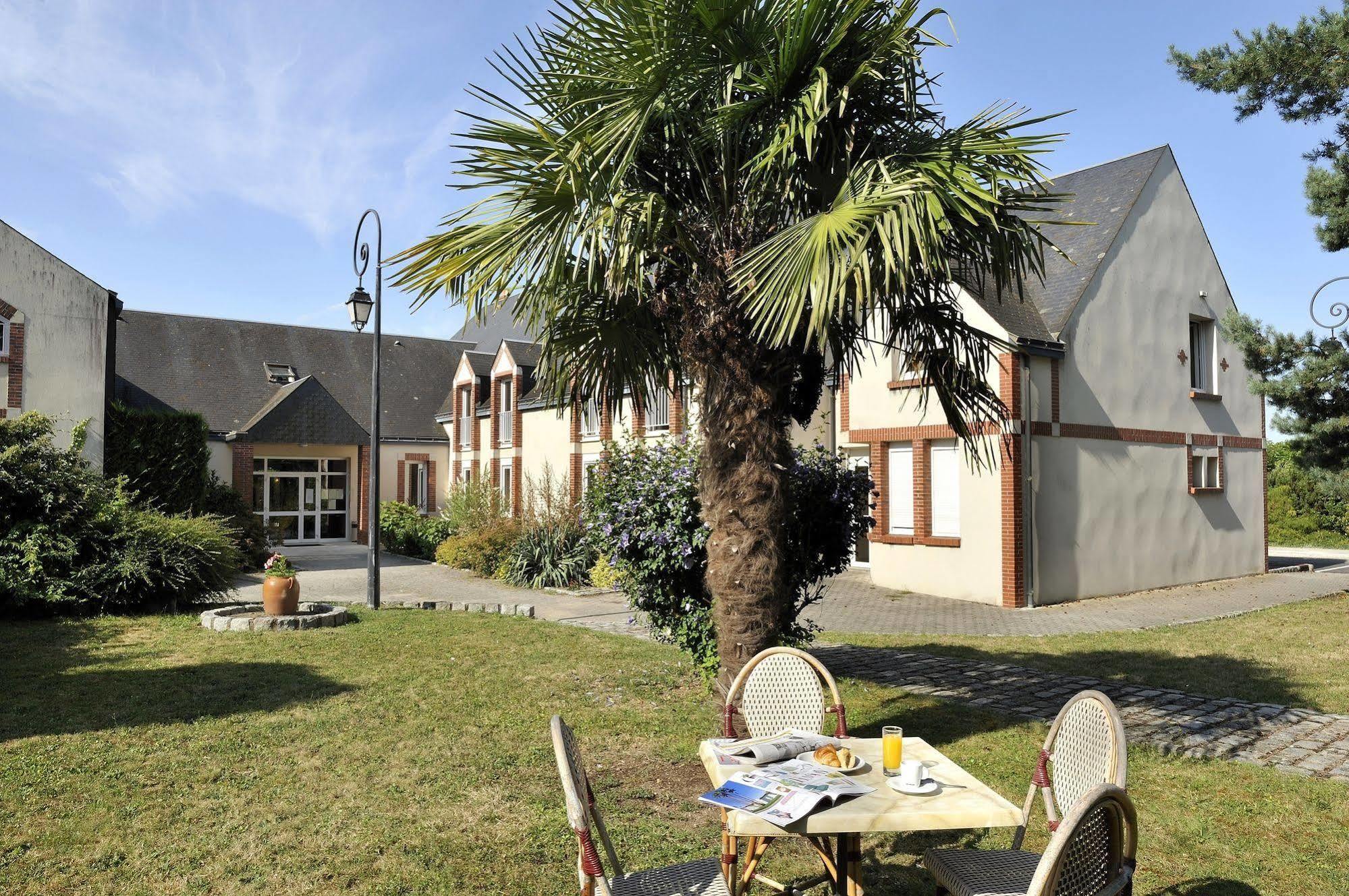 Logis Hotel Restaurant Du Labrador Saint-Benoit-sur-Loire ภายนอก รูปภาพ